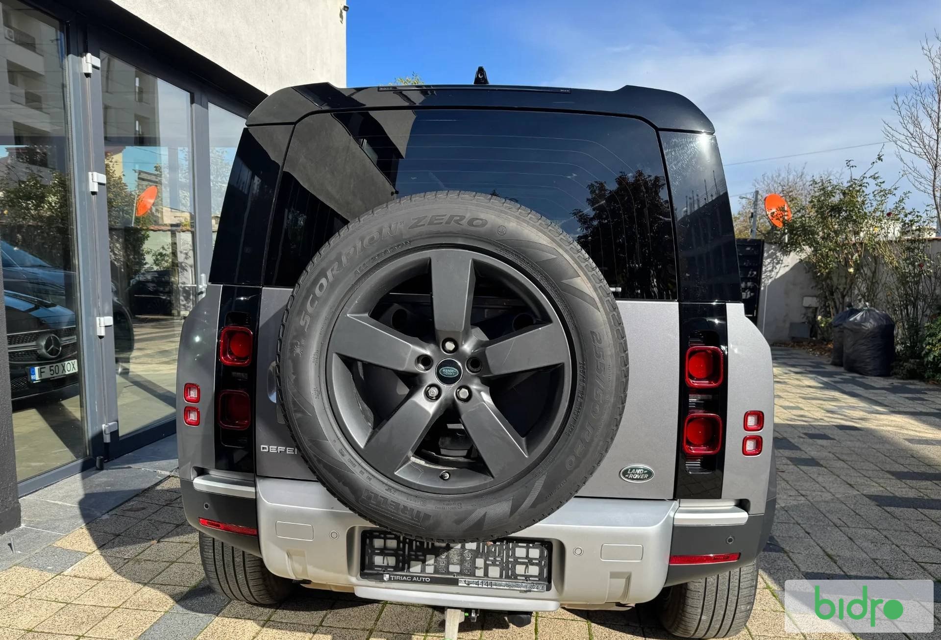 Land Rover Defender 110 2.0 P300 SE - imaginea 5