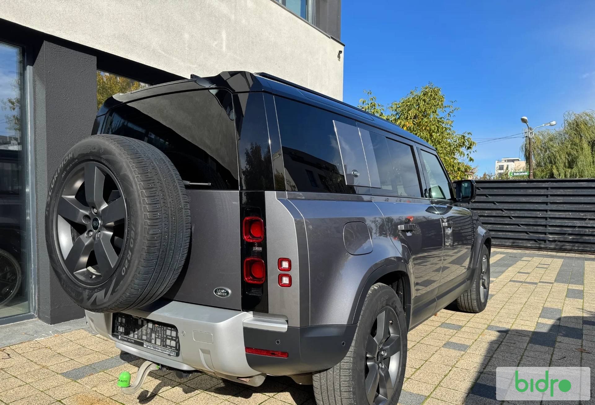 Land Rover Defender 110 2.0 P300 SE - imaginea 6
