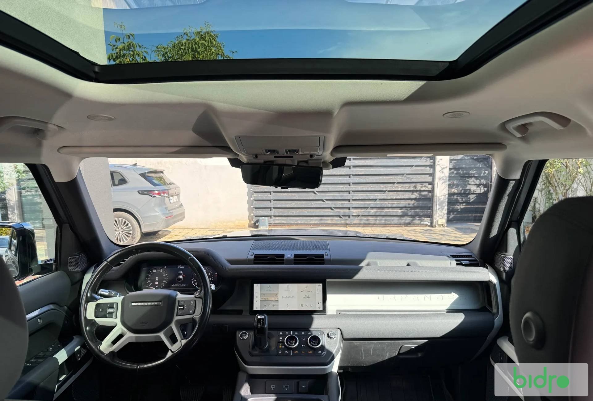 Land Rover Defender 110 2.0 P300 SE - imaginea 7