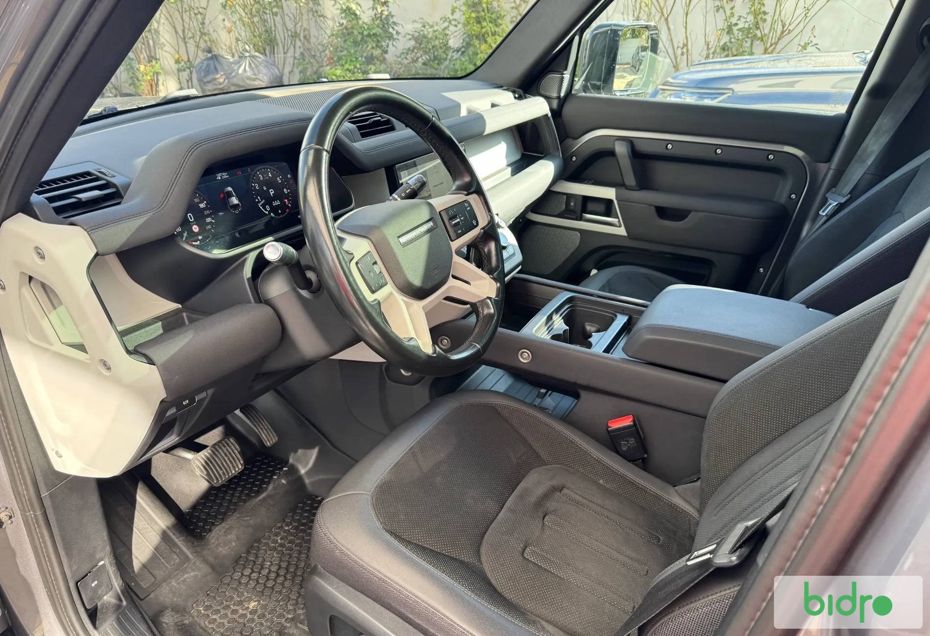 Land Rover Defender 110 2.0 P300 SE - imaginea 8