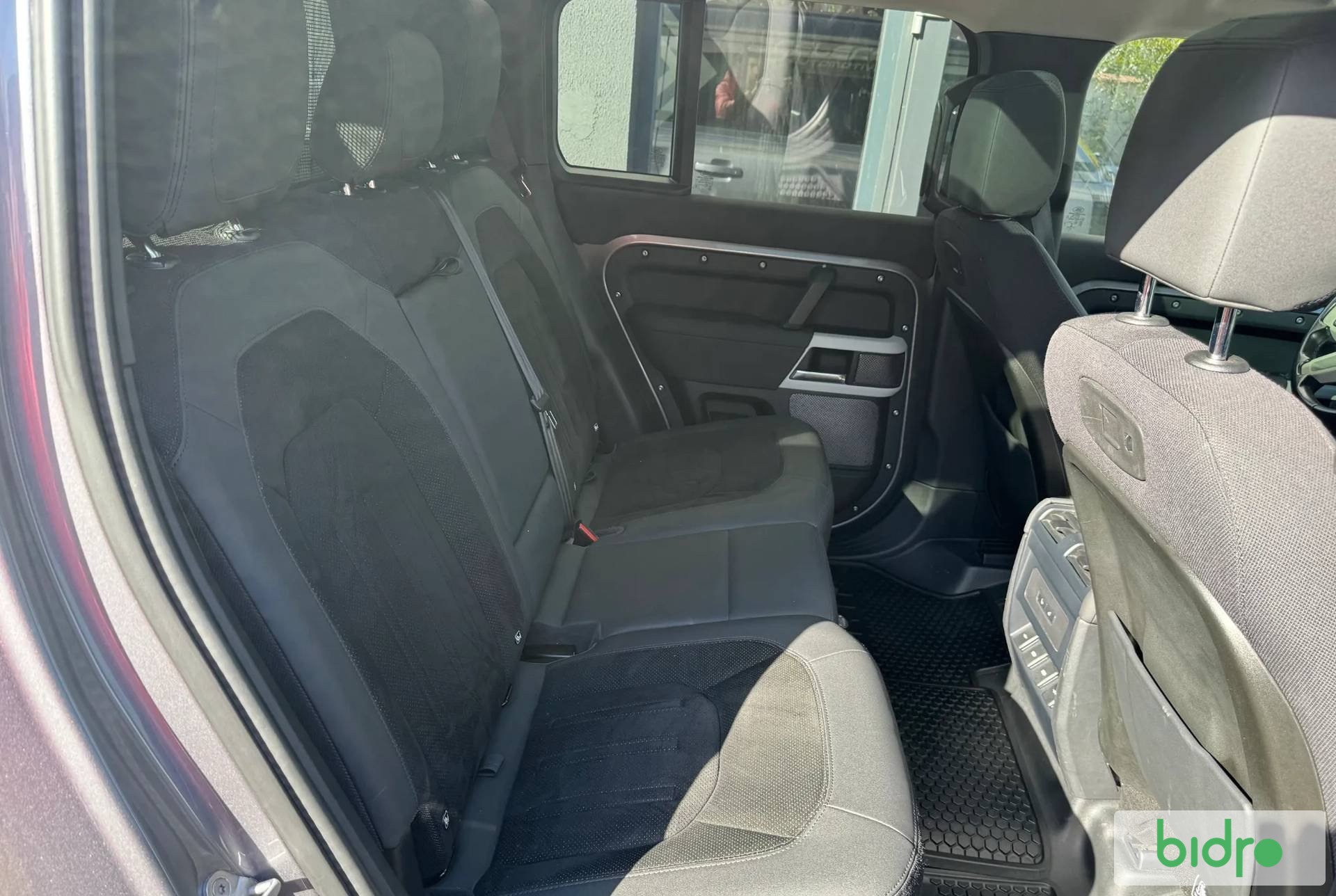 Land Rover Defender 110 2.0 P300 SE - imaginea 11