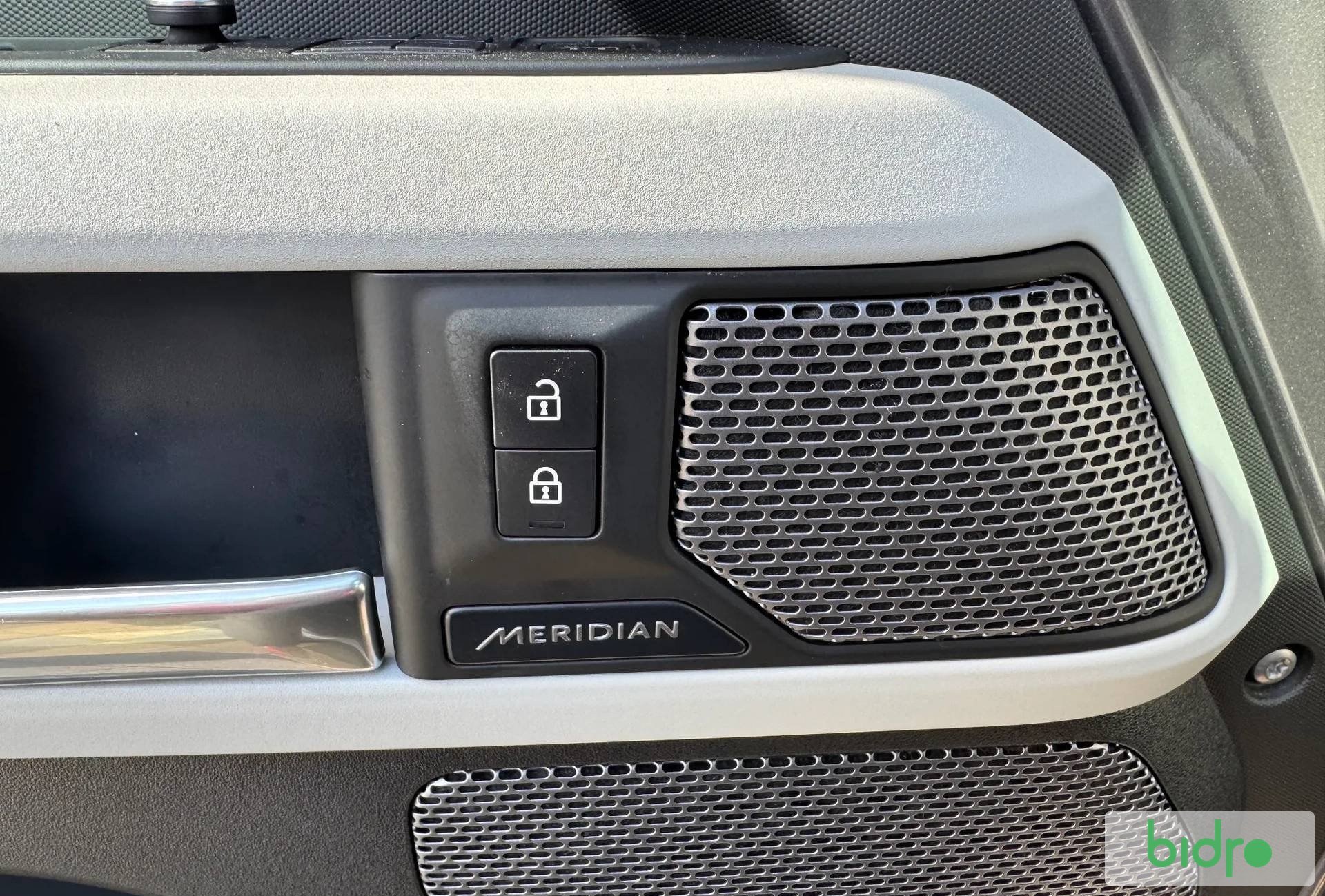 Land Rover Defender 110 2.0 P300 SE - imaginea 17